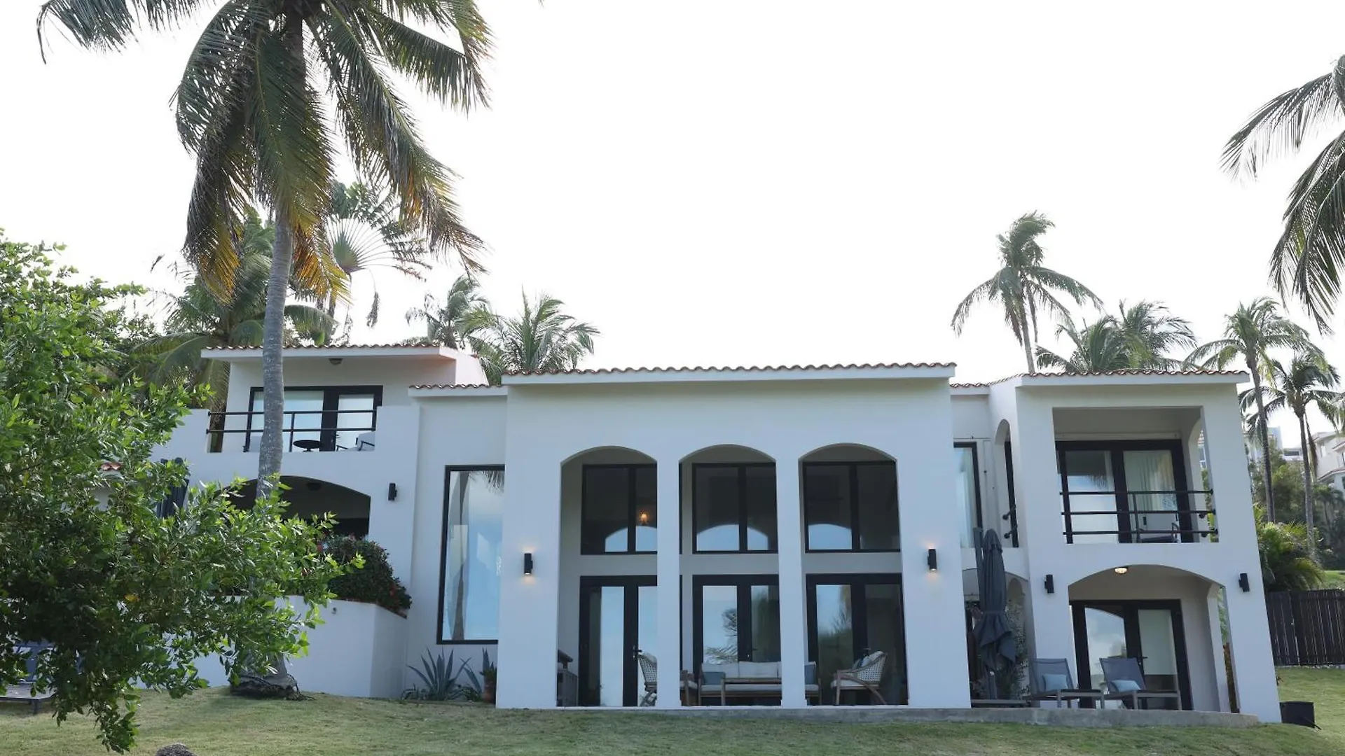 Olive Villa Palmas - Modern Beachfront Humacao