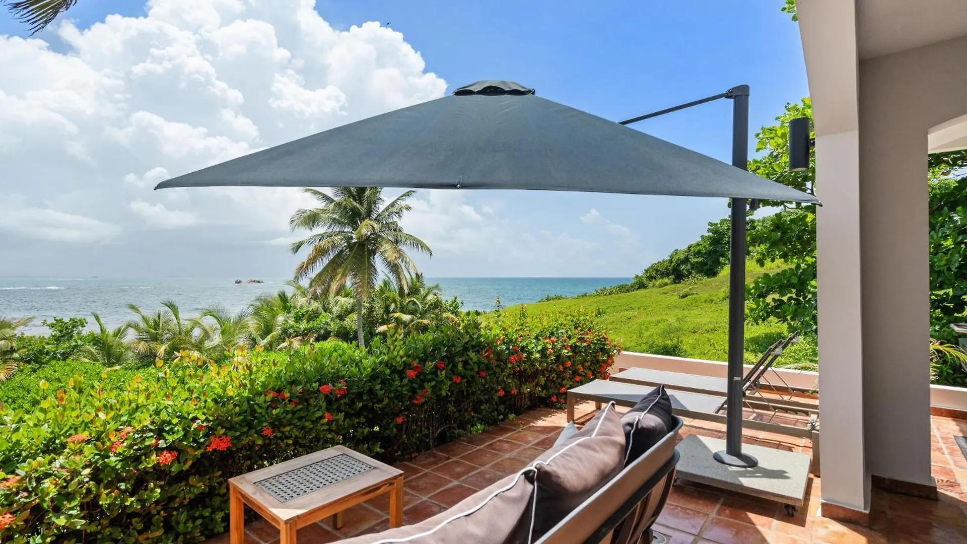 Olive Villa Palmas - Modern Beachfront Humacao